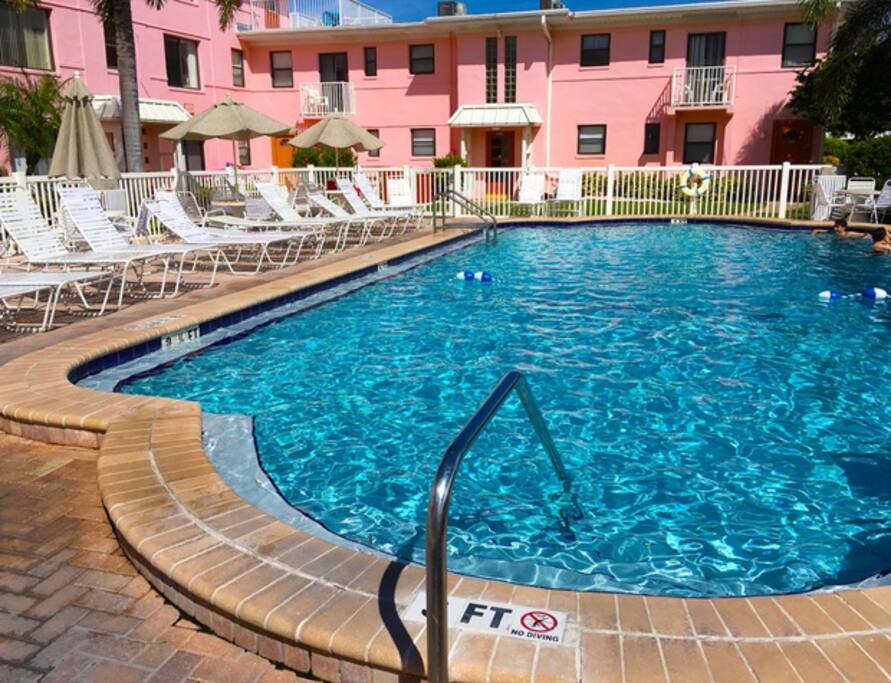 Gulf facing pool, heated
