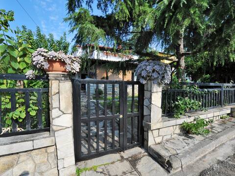 Home with garden in Flogita beach, Chalkidiki