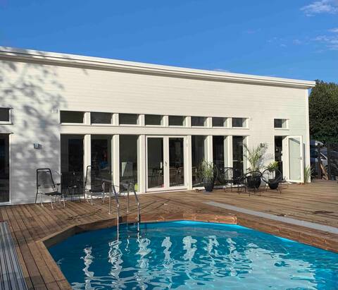 House with pool, hot tub and 450 meters to the sea