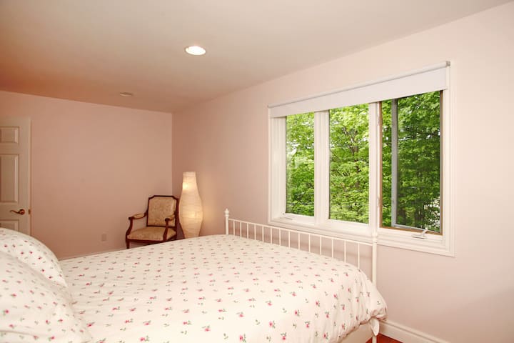 Chumba cha kulala cha ghorofa ya 2, kitanda cha malkia/chumba cha kulala cha ghorofa ya 2, kitanda cha ukubwa wa malkia