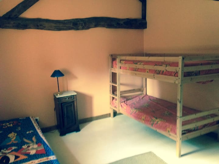 儿童房设有3张床。