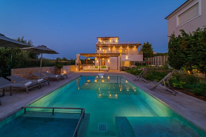 Estella Villa – Pool, BBQ & Magnificent Views gallery image 2