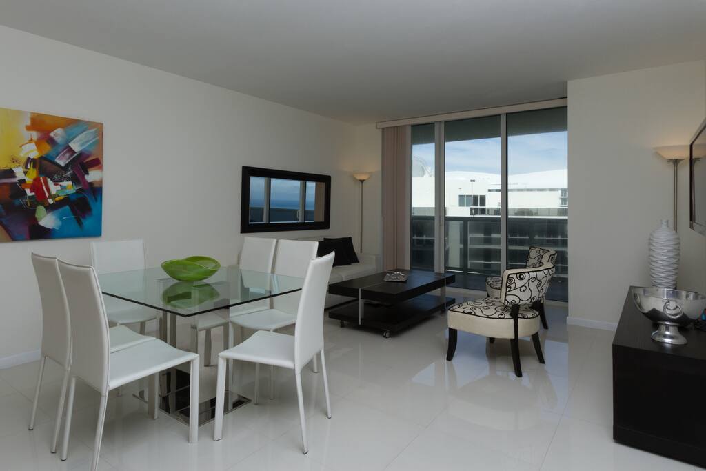 Living/Dining Area