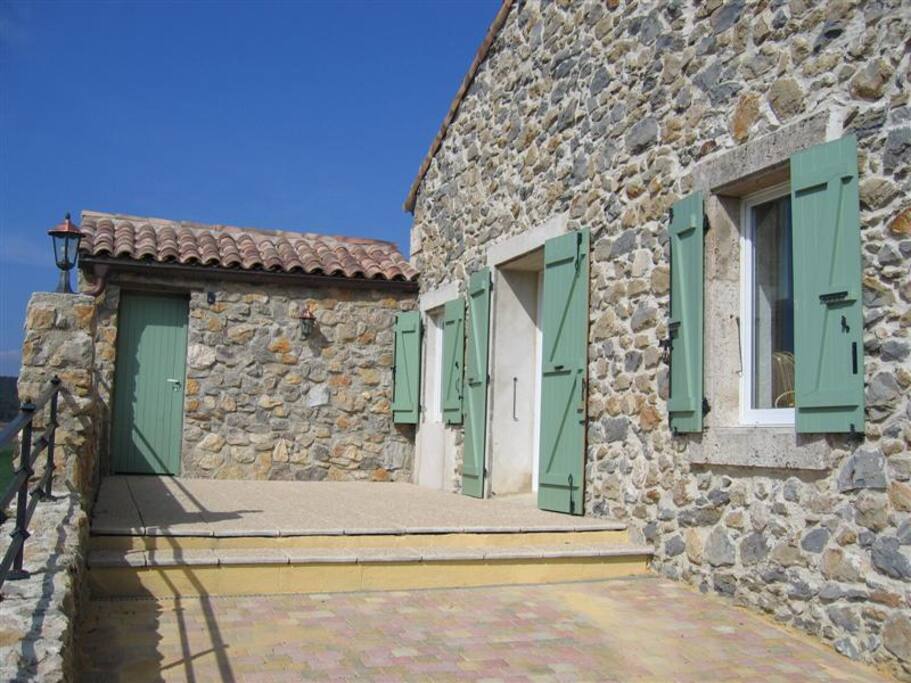 The entrace to the apartment.
