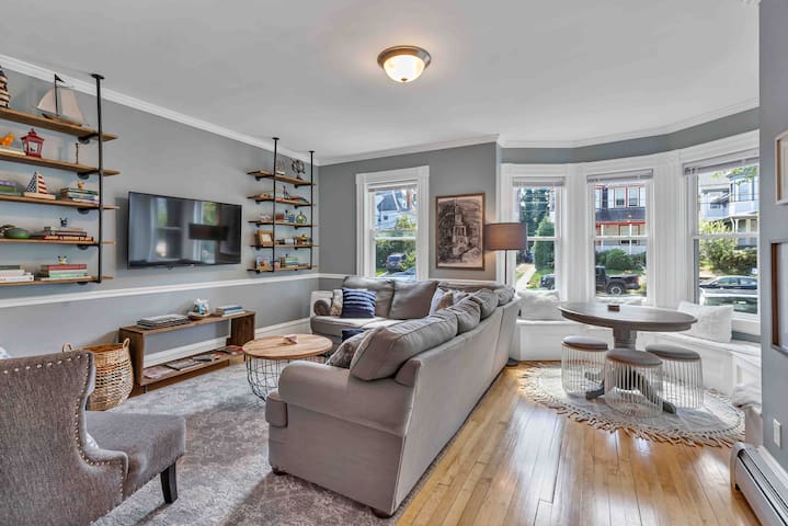 The Wayland House – 6BR Family ❤️ Retreat Sleeps 15