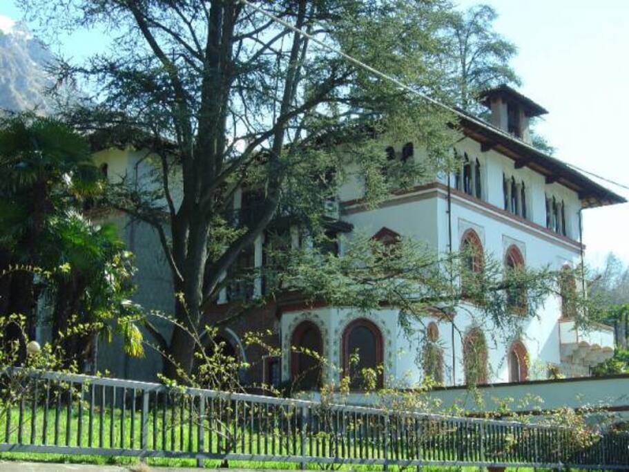 villa pini - vista sinistra dalla strada