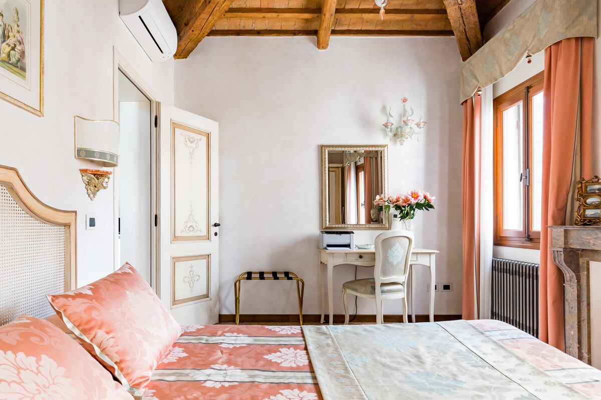 15 Best Airbnbs in Venice, Italy (2022 Edition) - Road Affair