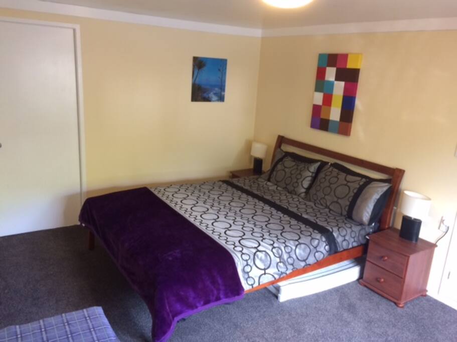Queen bed configuration