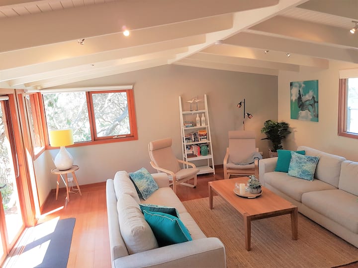 Tranquil Treetop Retreat - Coastal Views - Rye