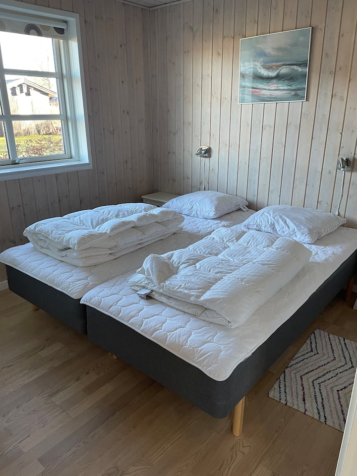 Bedroom with double bed (2 single beds 90x200)