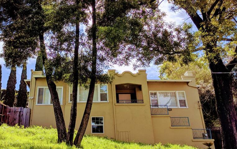 Private, comfy 3 BR; Garage; big TV; Fast Wi-Fi