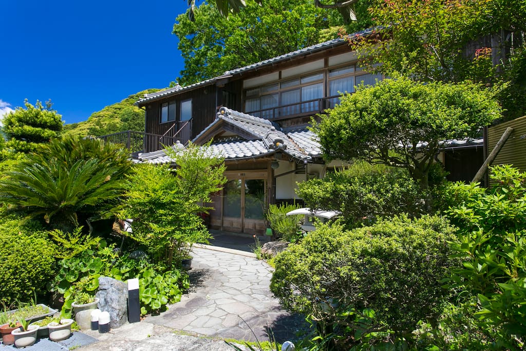 We have an entire building devoted to hosting our guests. You will be sharing the facilities in our guesthouse with 5 other rooms.