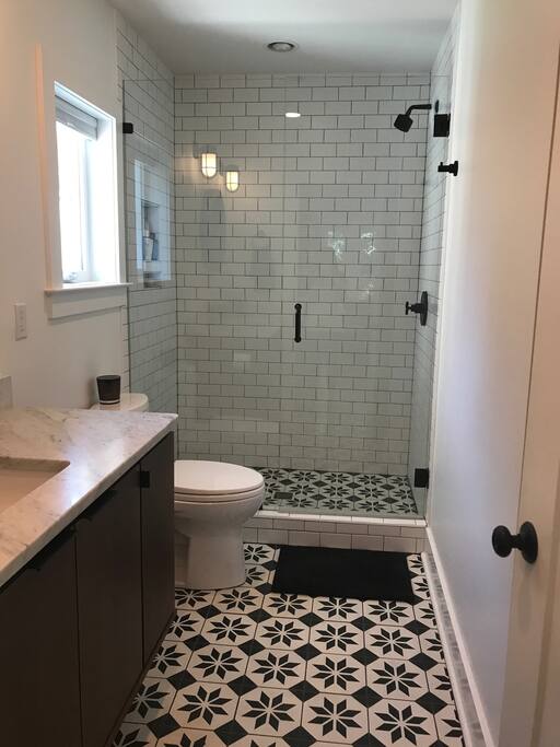 An amazing shower. Very hot and the best water pressure!