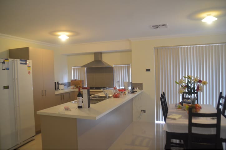 Spacious 4BR house at Perth