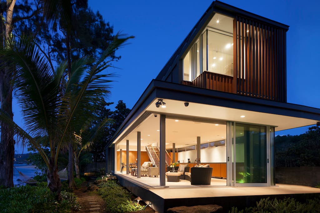 Modern beachfront home designed by world-renowned architect Kevin Miyamura