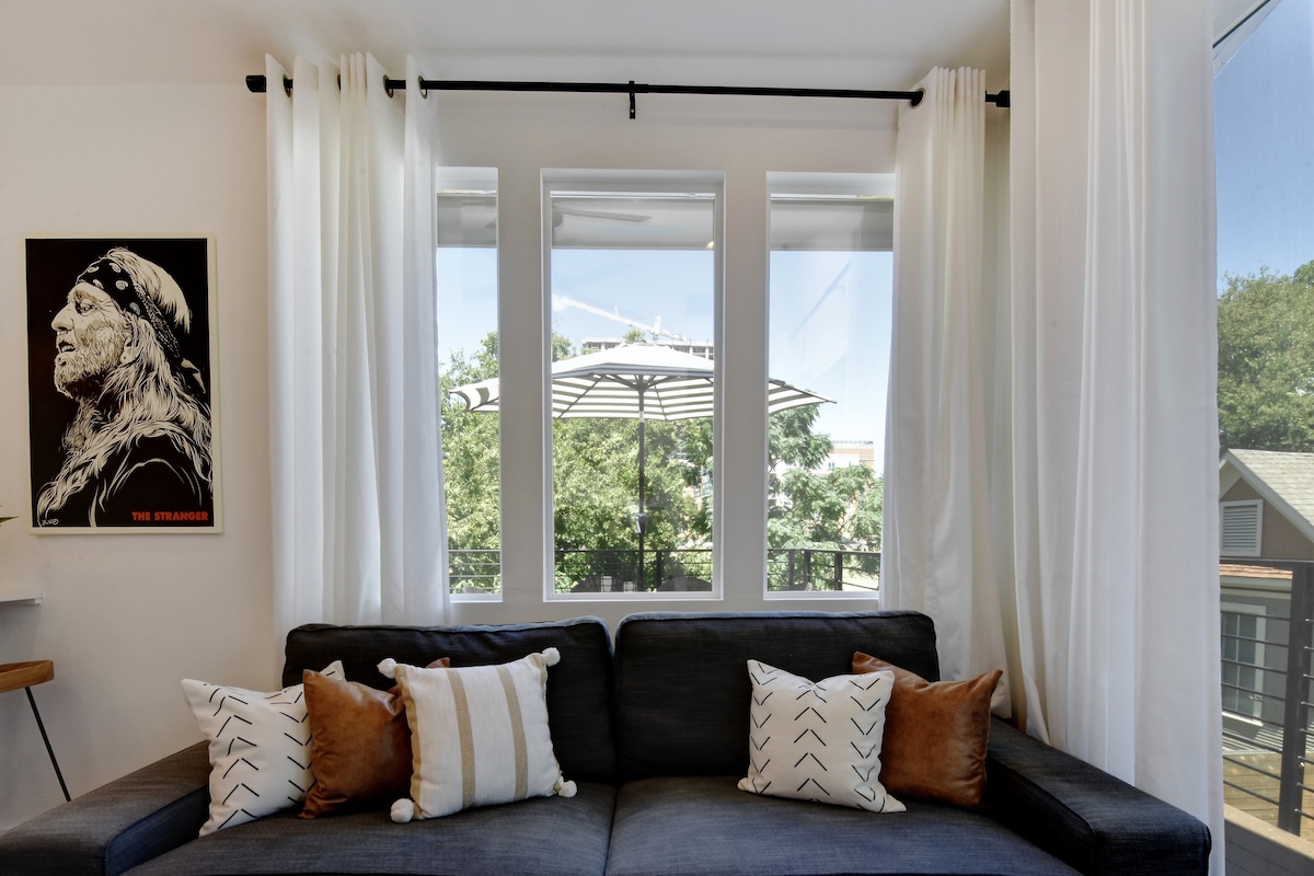 Bright + Chic Back House | Walk Downtown