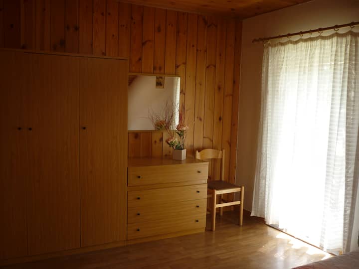 غرفة نوم مزدوجة مع شرفة