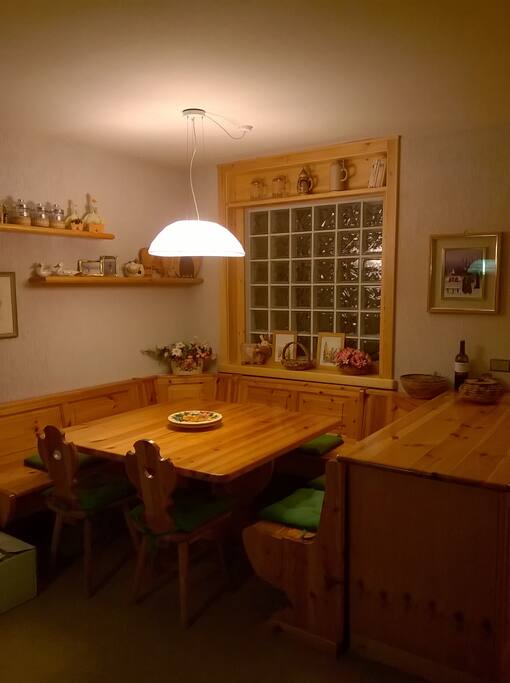 Angolo pranzo, 8 posti comodi