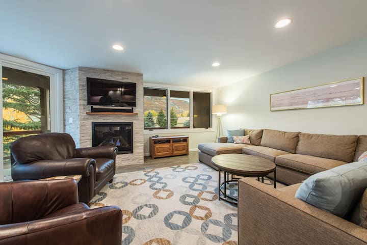 Snowcap Lodge: Spacious Townhome W/ Hot Tub - Park City, UT