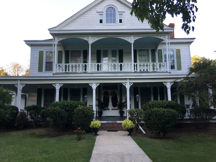 HayGood Manor, Bed & Breakfast Abbeville, SC Houses for Rent in Abbeville, South Carolina