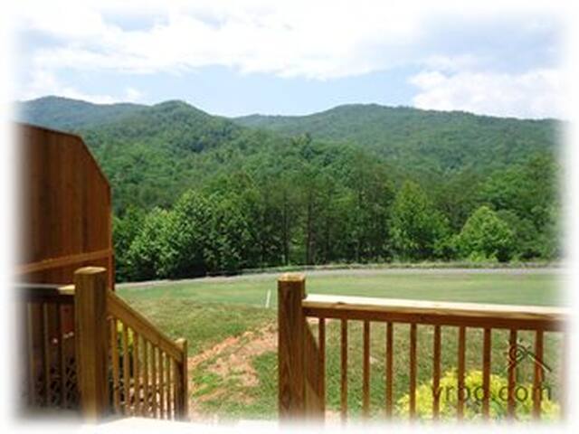 BRAND NEW TOWN HOME ON GOLF COURSE!
