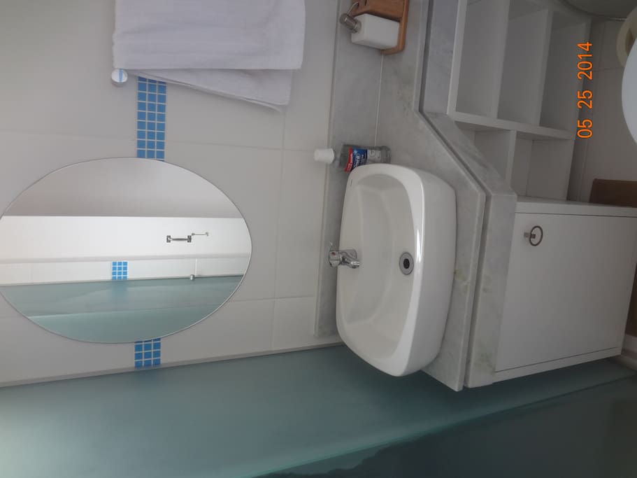 Bathroom 1 - Bagno 1 - Banheiro 1