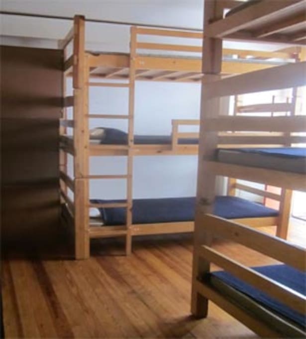 Dormitorio de 9 camas 2