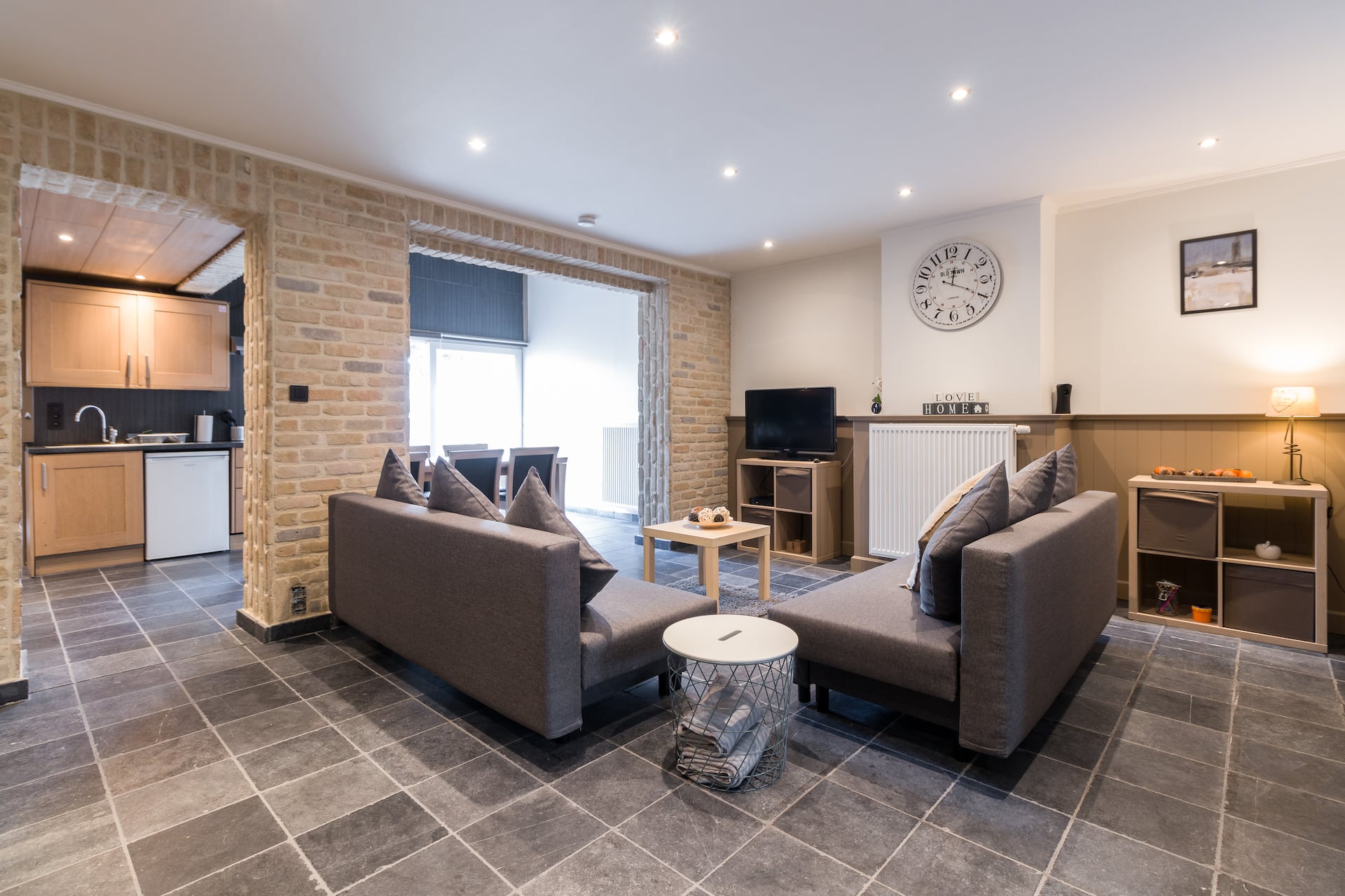 Enjoy Bruges Spacious Damse Vaart Apartment