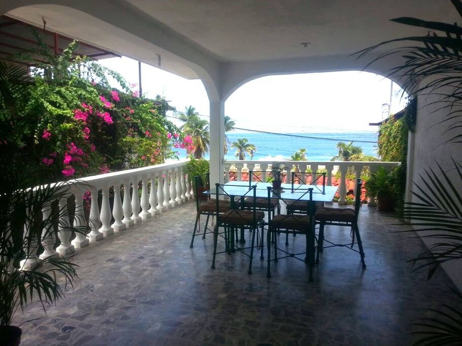 Terraza con vista al mar