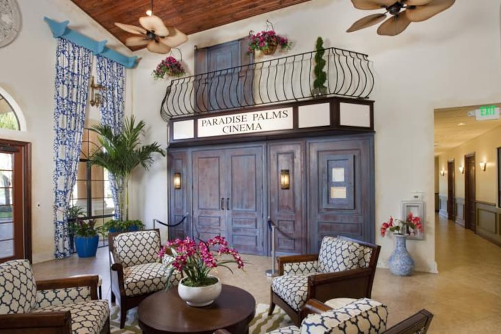 Couch,Furniture,Indoors,Room,Dining Room