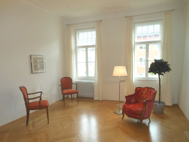 Schwabing-West for female guest