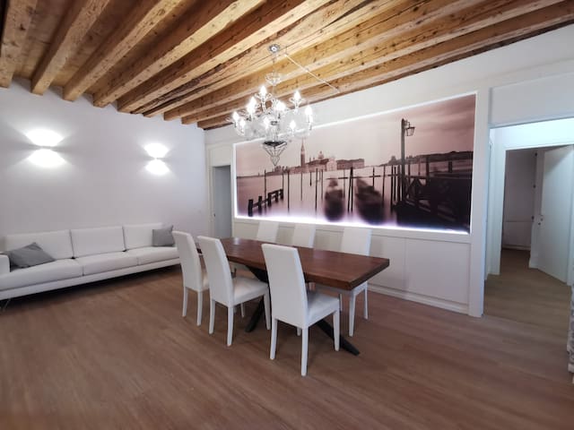 DELUXE RIALTO 3 BEDROOM FLAT