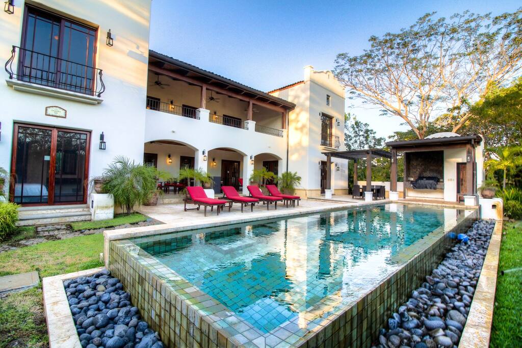 Infinity Pool, Lounge Chairs and BBQ for a complete outdoor experience