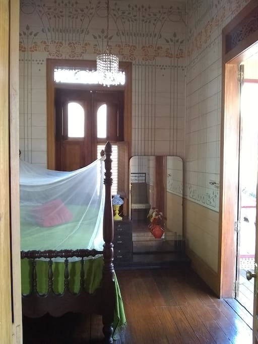 Suite Nydia Private door to
Front Porch