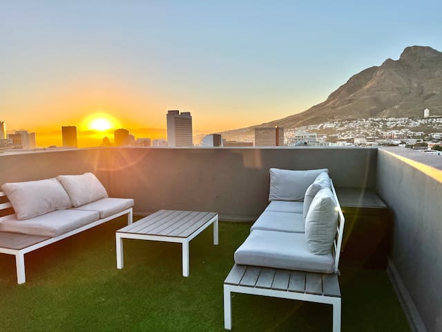 Load-shedding free home with Table Mountain views