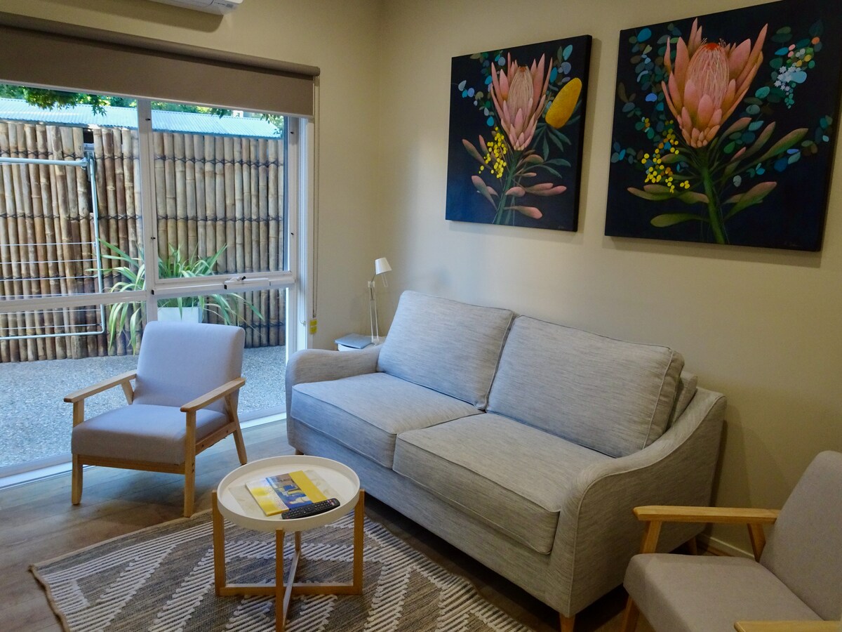 Successful Airbnb property: Poolside beach retreat on the Peninsula in Mount Martha