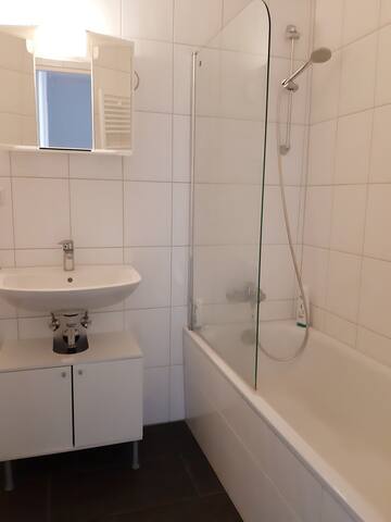 Nice private room who looks to stay in calm area