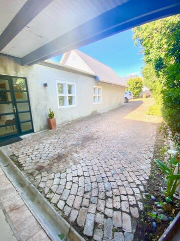 Beautifully sunny family home. gallery image 2