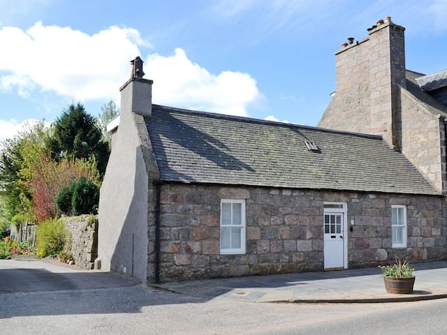 Airbnb Finzean Holiday Rentals Places To Stay Scotland