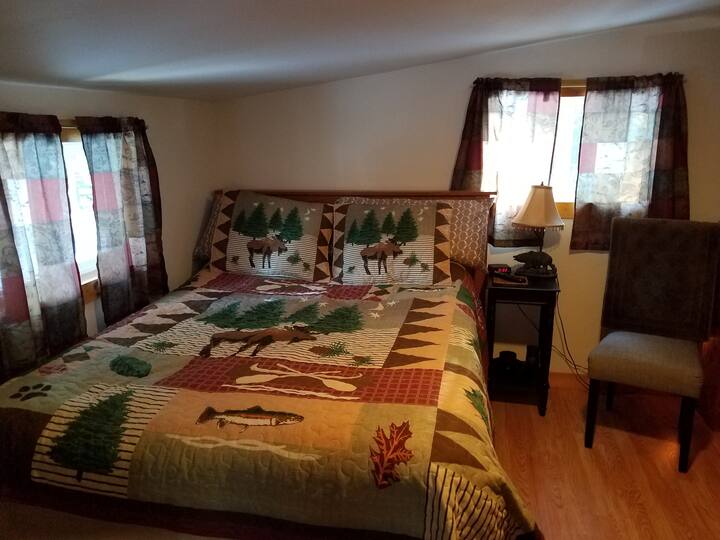 Cabin queen size bed