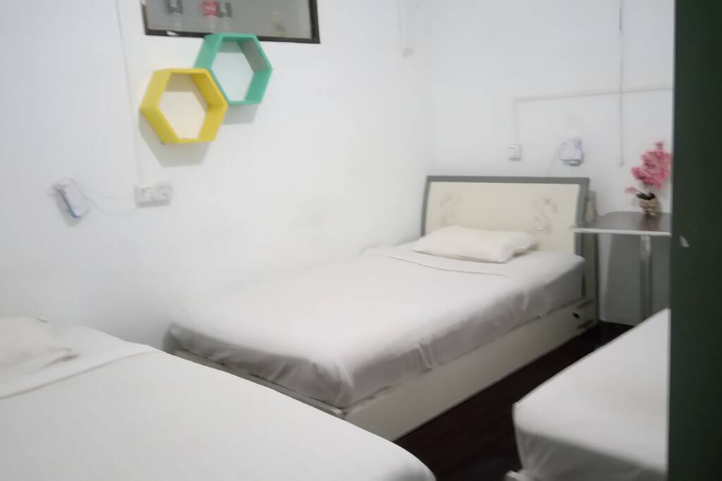 Economy Triple Room 2