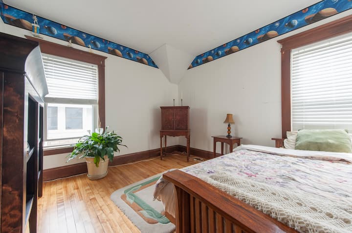 ・2階ダブルベッド付きベッドルーム