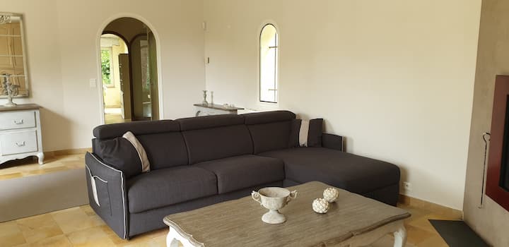 ห้องนั่งเล่นติดแอร์