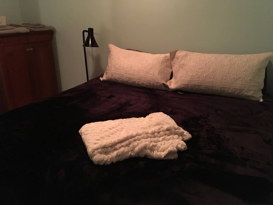 Bed can be made up for two single sleepers if requested in advance.