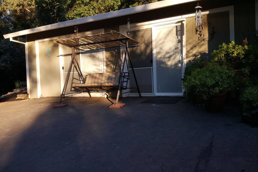 Front of Granny Flat with swing and view, Great lighting