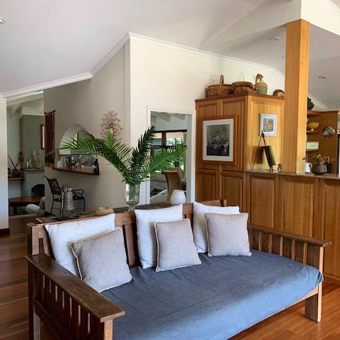 Byron Bay Hinterland Private Tropical Residence. gallery image 3