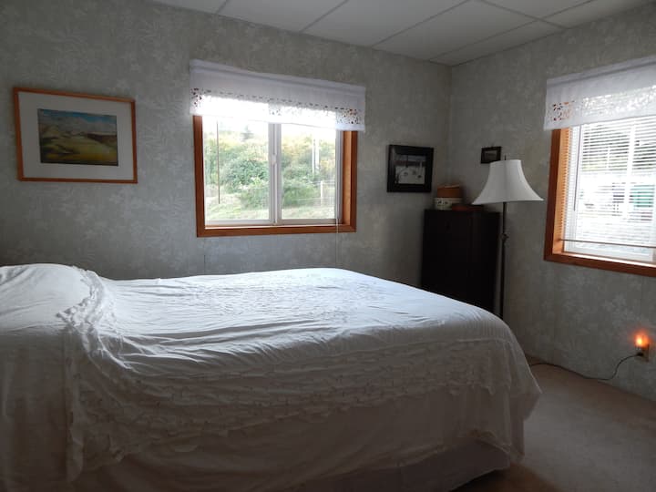 后卧室配备标准双人床