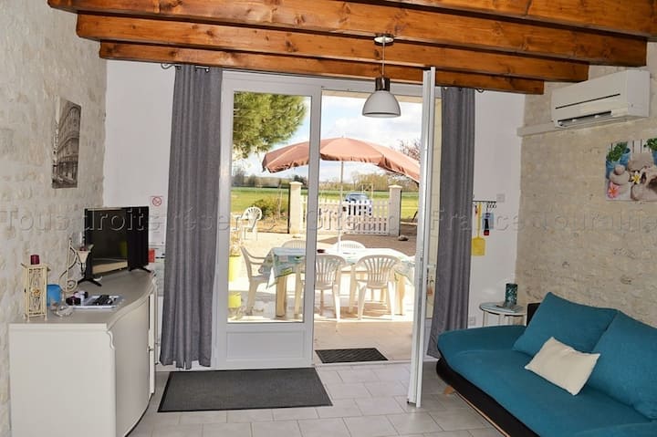 pogled iz dnevnog boravka na terasi