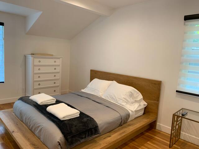 BEAUTIFUL HOUSE IN SHERMAN OAKS, NEAR ATTRACTIONS! gallery image 2