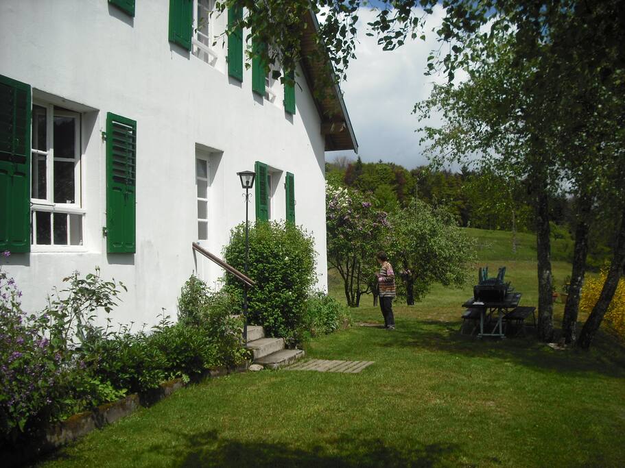 La façade côté vallée avec sa belle vue